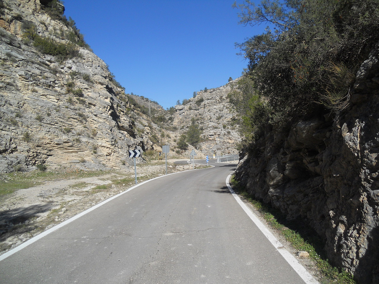 Carretera entre montañas para La Legendaria